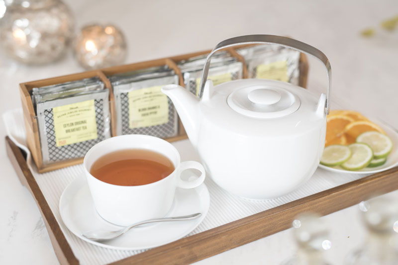 Mug and porcelain tea pot for in-rooms